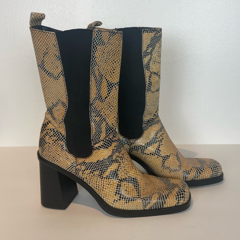 Euro Club Mobwife Animal Print Women Boots Leather Size 8.5 M Heeled Yellow Y2K